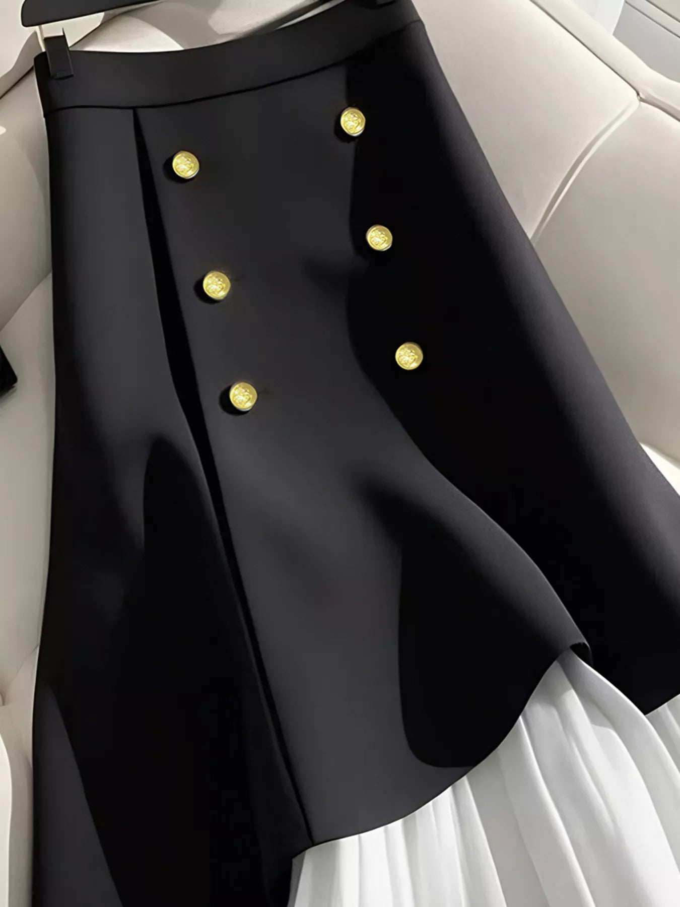 High-Waisted Button Decor Pleated Hem Skirt