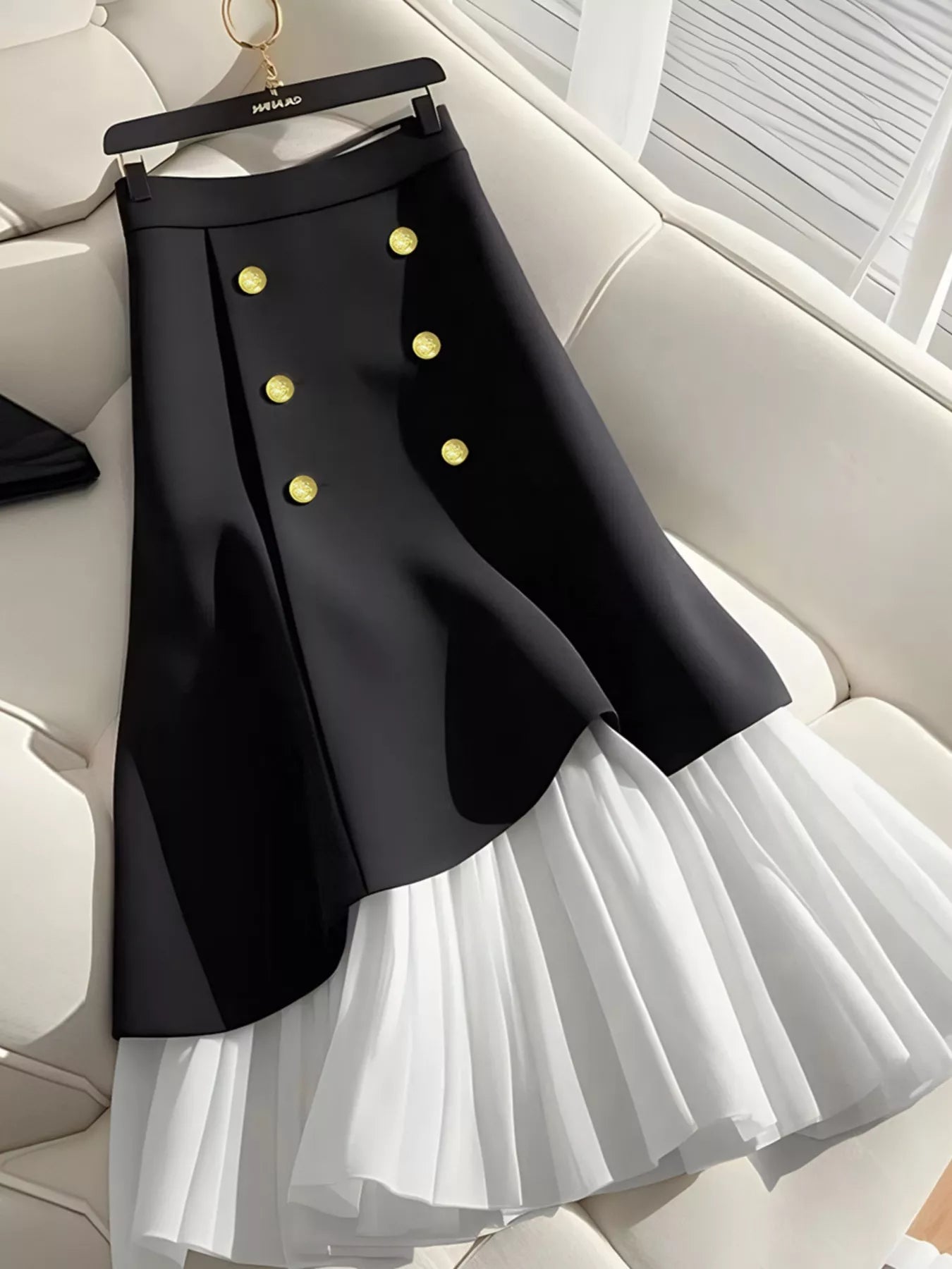High-Waisted Button Decor Pleated Hem Skirt