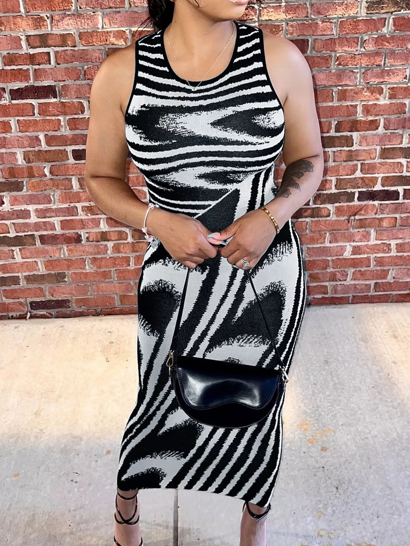 Plus Size Sleeveless Bodycon Maxi Dress with Abstract