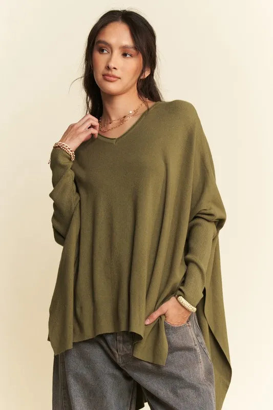 Davi & Dani High-Low Side Slit Batwing Sleeve
