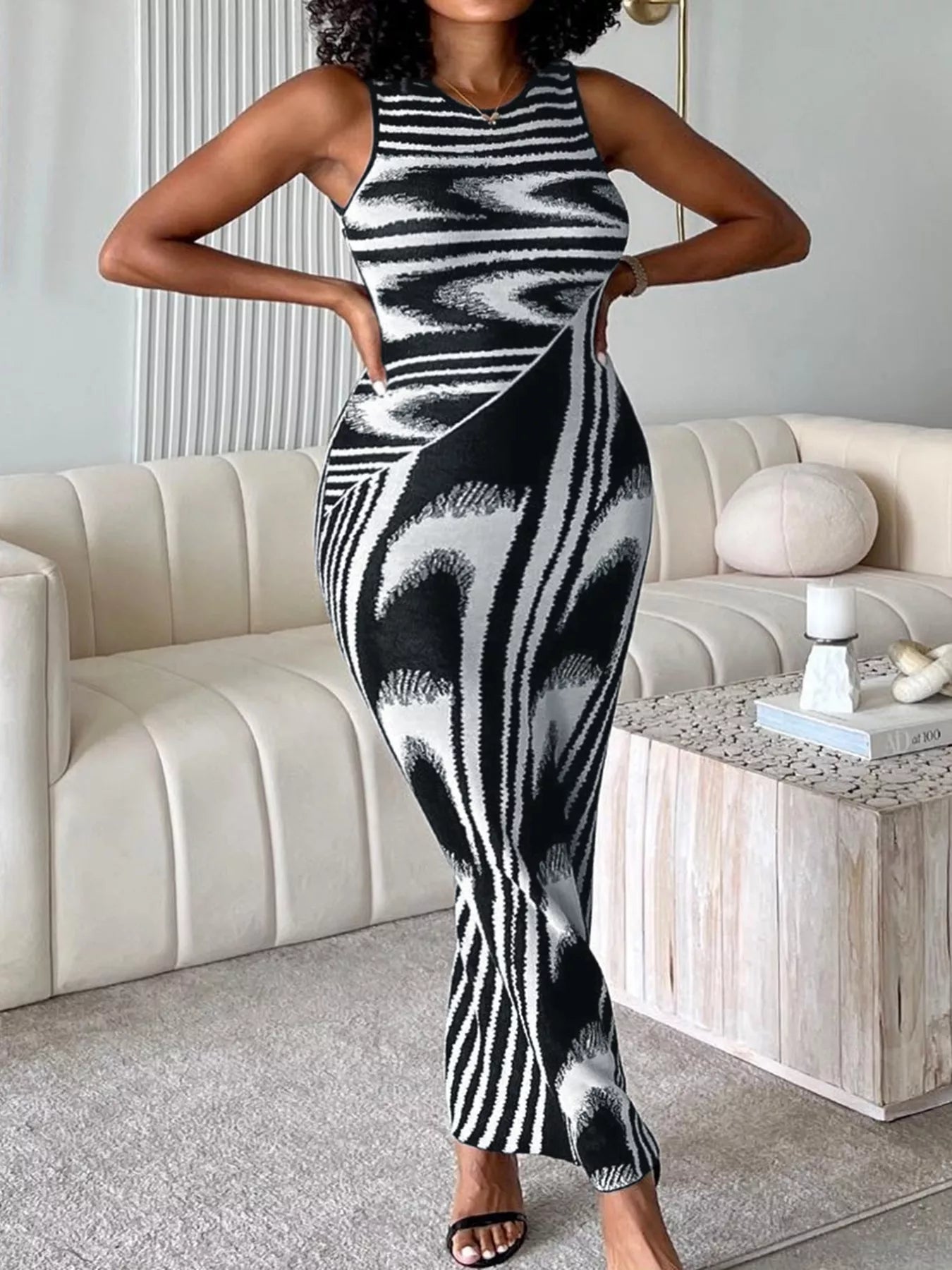 Plus Size Sleeveless Bodycon Maxi Dress with Abstract