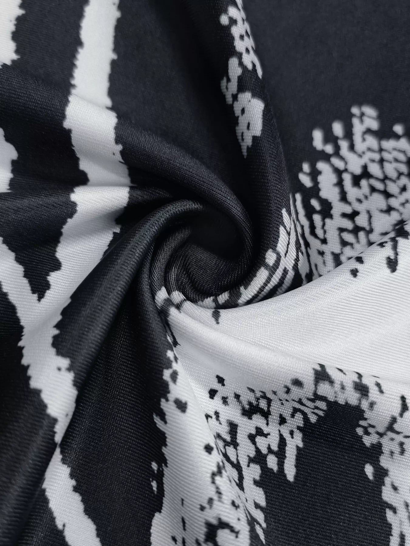 Plus Size Sleeveless Bodycon Maxi Dress with Abstract